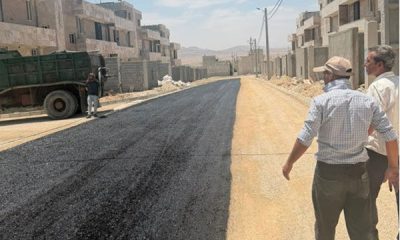 آعاز عملیات قیرپاشی معابر پروژه ۲۰۶ واحدی نهضت ملی مسکن شهر قیر در استان فارس