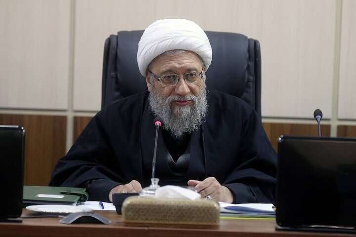 آملی‌ لاریجانی: ایران به هیچ قیمتی از تنگه هرمز عقب‌نشینی نخواهد کرد