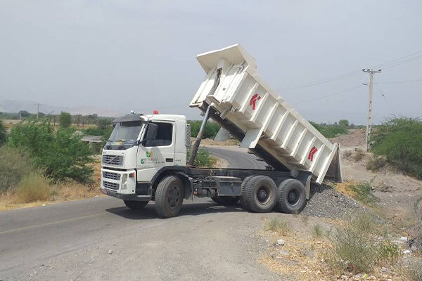 اجرای عملیات راهداری برای ارتقای ایمنی محورهای کوهرنگ در استان چهارمحال و بختیاری