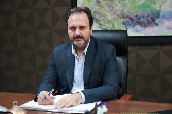 اهدای لوح سپاس رئیس مرکز کارشناسان رسمی دادگستری استان قزوین به مدیرکل راه و شهرسازی استان
