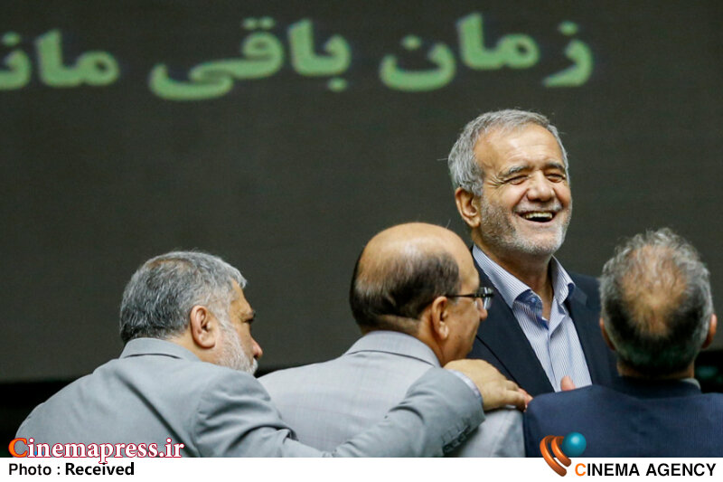 با وجود وعده‌های مکرر هنوز «قانون جامع حمایت از خبرنگاران» تدوین و اجرا نشده/ خلأهای قانونی در حوزه امنیت شغلی، بیمه، حمایت‌های معیشتی، حقوق حرفه‌ای و رفاه «خبرنگاران» همچنان پابرجاست!