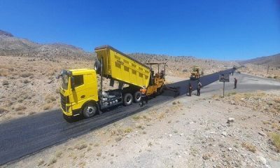 ببینید/ عملیات روکش آسفالت محور روستایی شصت فیچ بافت در استان کرمان