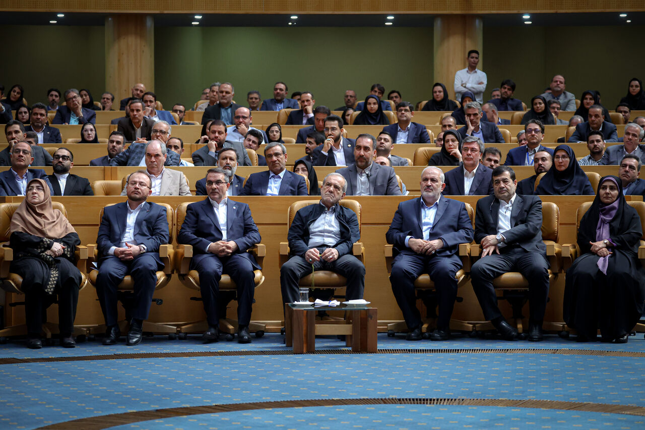 ببینید | قدردانی از وزارت راه و شهرسازی به عنوان دستگاه اجرایی برتر در جشنواره شهید رجایی