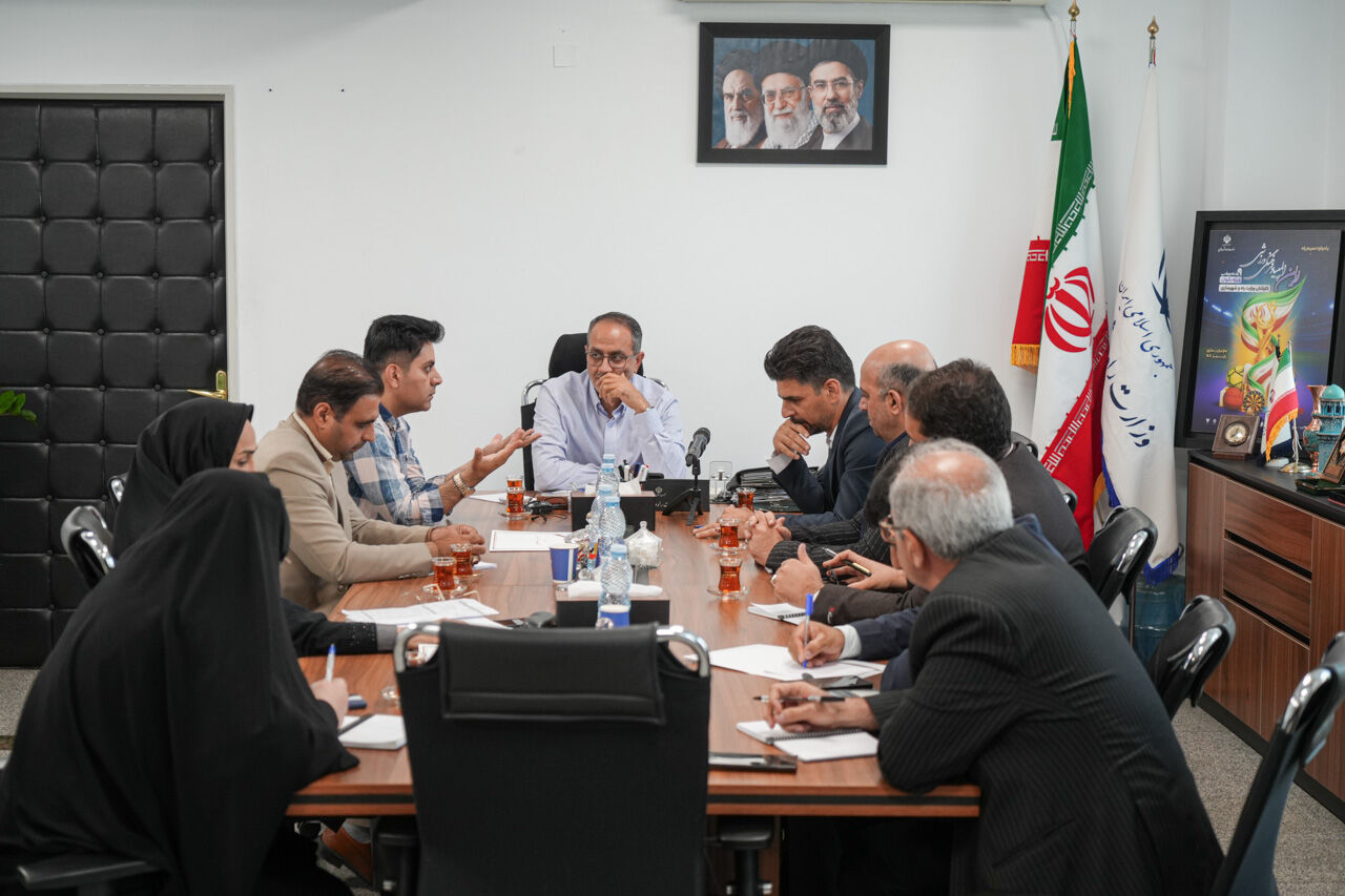 ببینید/نشست صمیمی بهروز رحیمی معاون توسعه مدیریت و منابع انسانی با نمایندگان کارکنان ادارات کل راه و شهرسازی استان ها