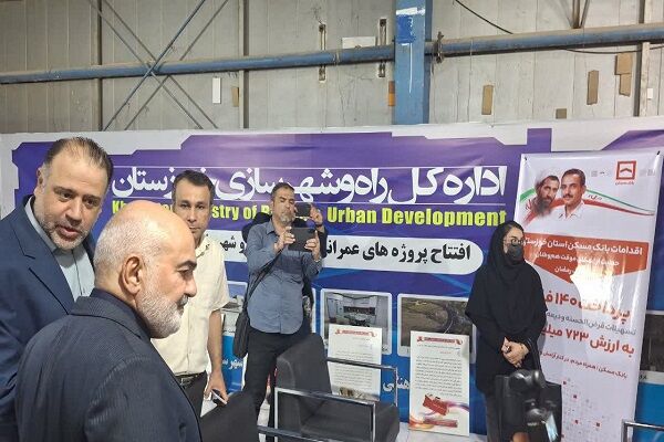 برپایی میز خدمت برای پاسخگویی به شهروندان خوزستانی در غرفه راه و شهرسازی