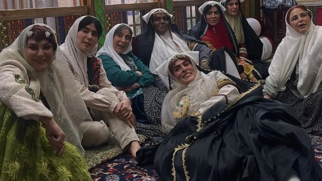 مرجانه گلچین، ترلان پروانه و گلاره عباسی در پشت صحنه «بامداد خمار»