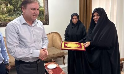 دیدار استاندار بوشهر با خانواده شهیدان درودگاهی در جزیره خارگ