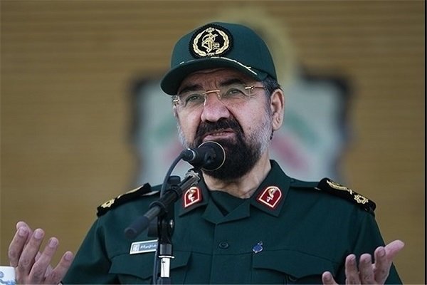 دیدار سرلشکر محسن رضایی با خانواده شهید لاریجانی