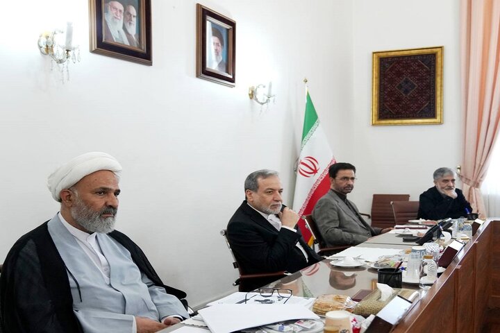 دیدار هیئت رئیسه مجمع استان‌های شرق کشور با عراقچی