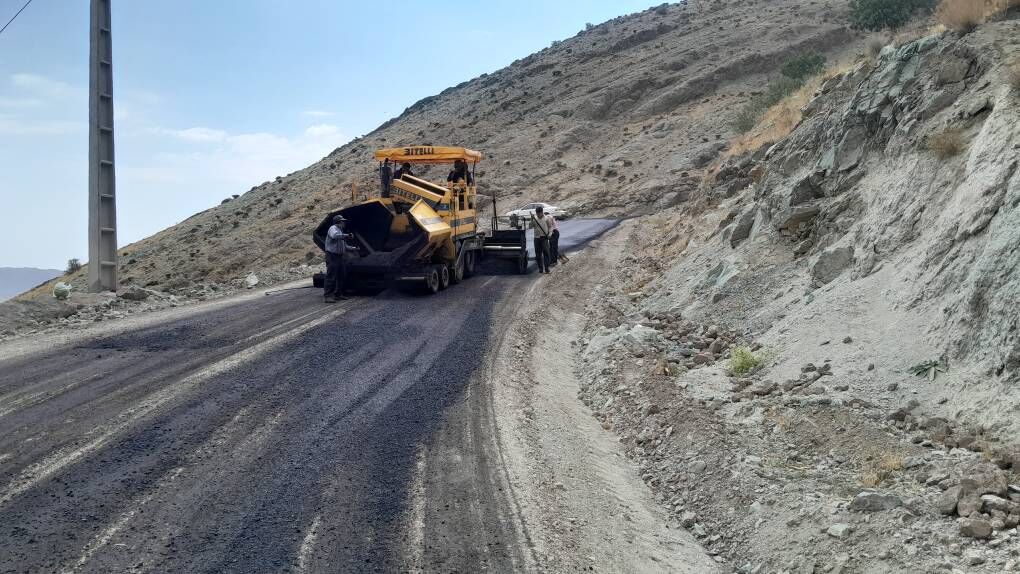 روکش آسفالت راه روستایی قاضی‌کلایه آبیک با اعتبار ۶۰ میلیارد ریال کلید خورد