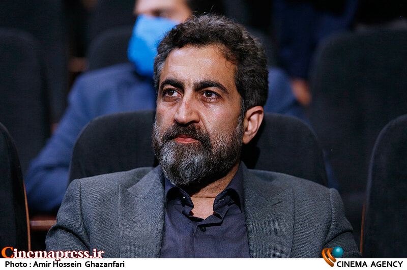 طیفی که در «تلویزیون» بیشتر فعالیت می‌کنند یا افرادی هستند که اساساً اعتقاد چندانی به برخی مسائل ندارند و یا بر اساس سفارش و از طریق ارتباطات دوستانه و گروه‌های مختلف وارد این حوزه شده‌اند