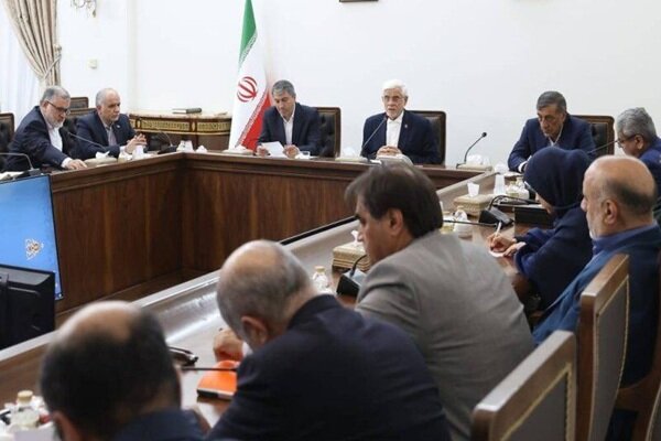 عارف: دشمن را در جبهه جنگ اقتصادی هم شکست می‌دهیم