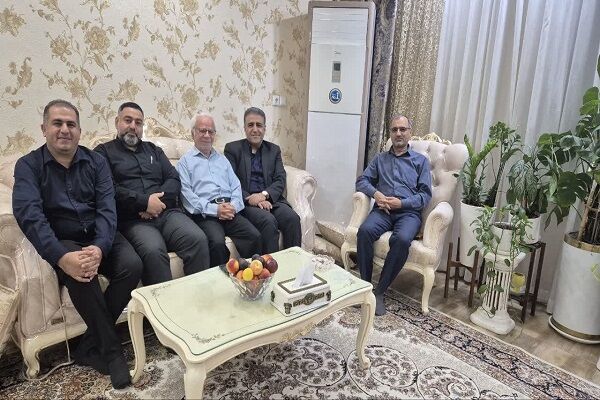 عیادت مدیرکل راه و شهرسازی از روزنامه نگار پیشکسوت خوزستانی