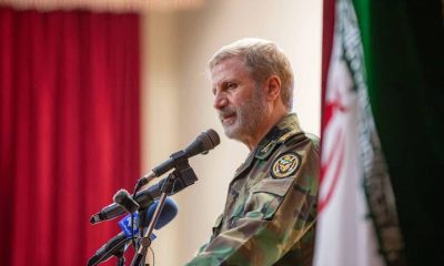 فرمانده کل ارتش: نیروهای مسلح با اقتدار در برابر دشمنان ایستاده‌اند