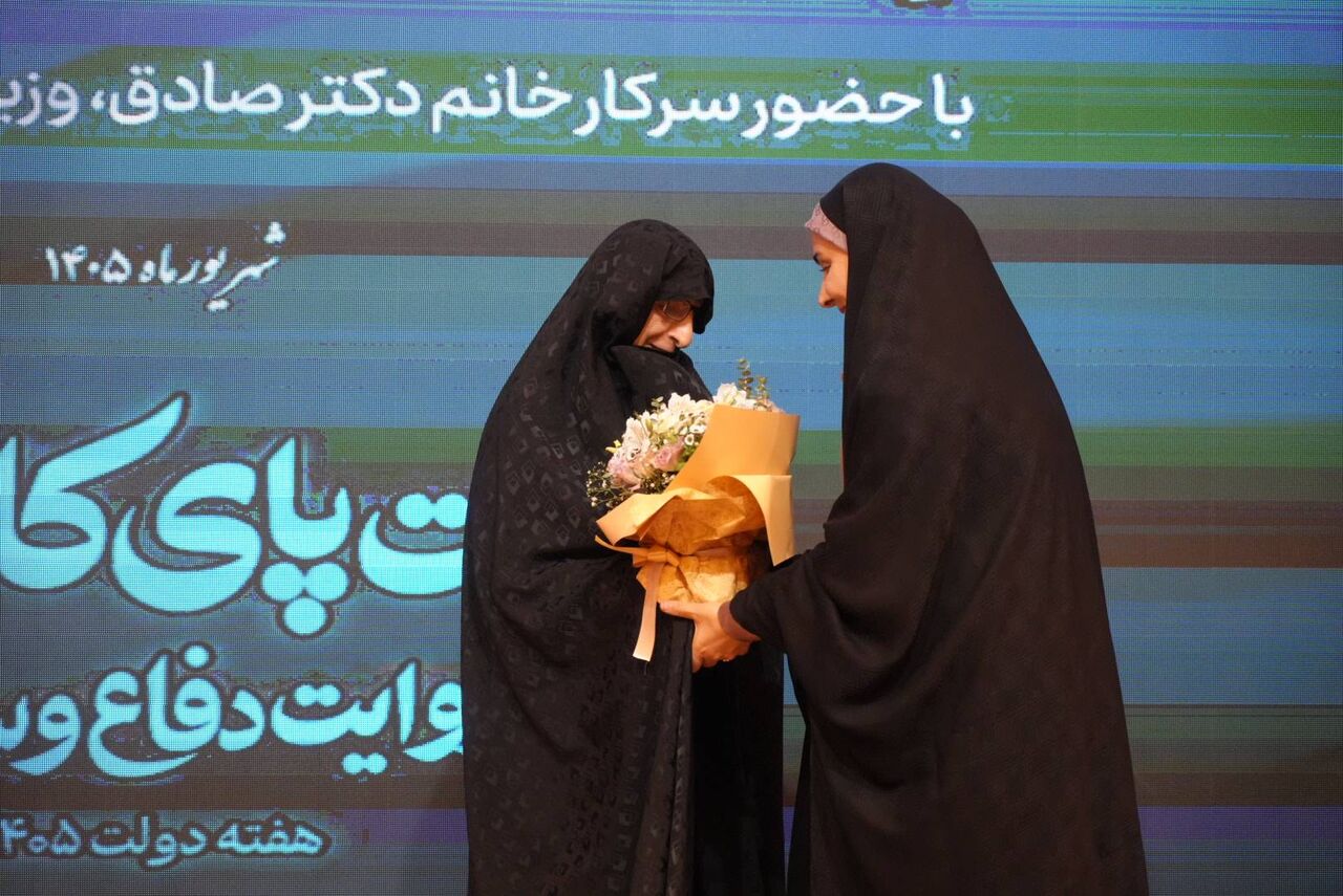 قدردانی وزیر راه و شهرسازی از معلم دوران تحصیل خود در همدان