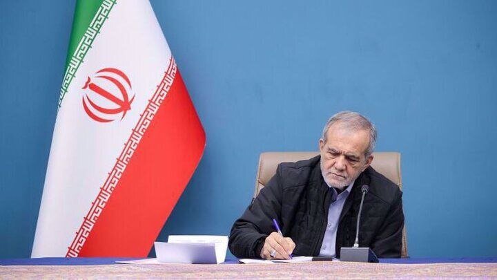 پزشکیان: مشروطه نقطه عطف بیداری و آزادی‌خواهی ملت ایران بود