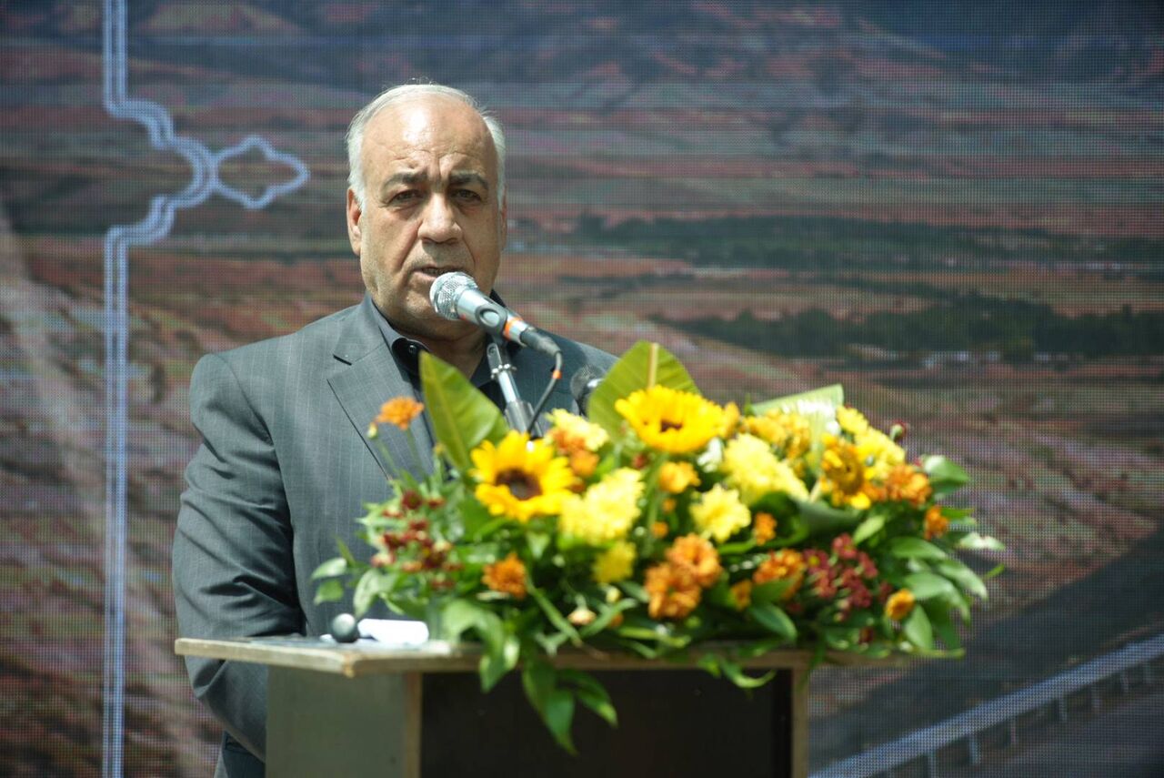 ۲۳۴ کیلومتر از محورهای همدان در حال چهارخطه شدن است