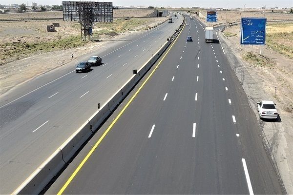 اجرای طرح خط‌کشی گرم در محور کریدوری آزادراه قم - کاشان