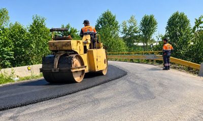 اجرای عملیات روکش آسفالت راه روستایی بالا رستم شهرستان قائمشهر