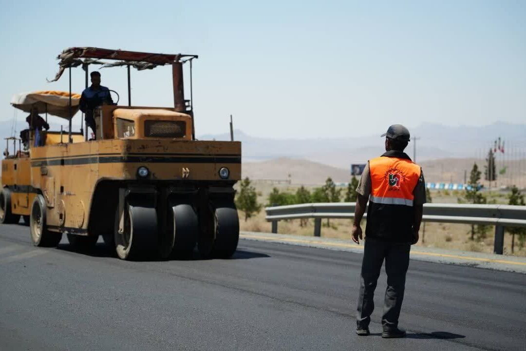 انجام بهسازی و روکش آسفالت 275 کیلومتر از محورهای مواصلاتی خراسان‌رضوی 