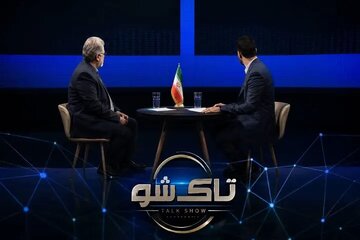 اینکه هنرمندان در مصاحبه‌ها به جای پرداختن به مسائل هنری، پته یکدیگر را روی آب بریزند و دعوای خود را علنی کنند چه سودی برای مخاطب دارد؟