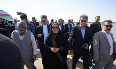بازدید وزیر راه و شهرسازی از روند خارج‌سازی بزرگ‌ترین مغروقه کشتی در بندر خرمشهر