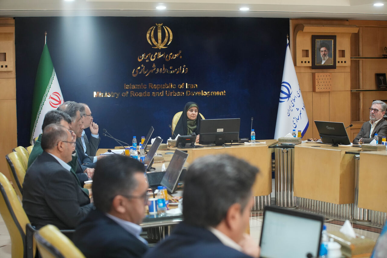 ببینید | نشست وزیر راه و شهرسازی با هیات مدیره شرکت عمران شهرهای جدید و مدیران عامل شهرهای جدید