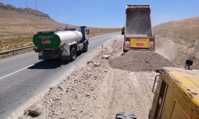 ببینید|اجرای عملیات شانه سازی ، تسطیح و رفع افتادگی لبه آسفالت در محور بردسکن _سبزوار توسط راهداران خراسان رضوی