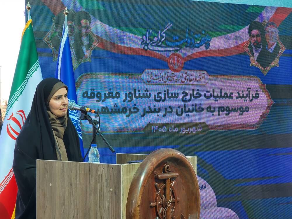 ببینید|بازدید وزیر راه و شهرسازی از روند خارج‌سازی کشتی غرق شده خانیان در بندر خرمشهر