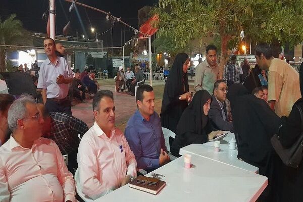 برگزاری «میز خدمت جهادی» اداره‌ راه و شهرسازی امیدیه در تجمعات شبانه