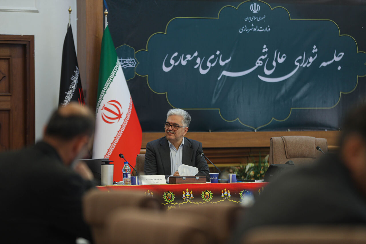 تعیین تکلیف اراضی ۲۳۰۰ هکتاری شمال آزادراه قزوین – زنجان با رویکرد توسعه متوازن