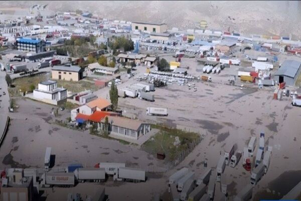 رشد تردد ناوگان مسافری و باری در پایانه مرزی بازرگان