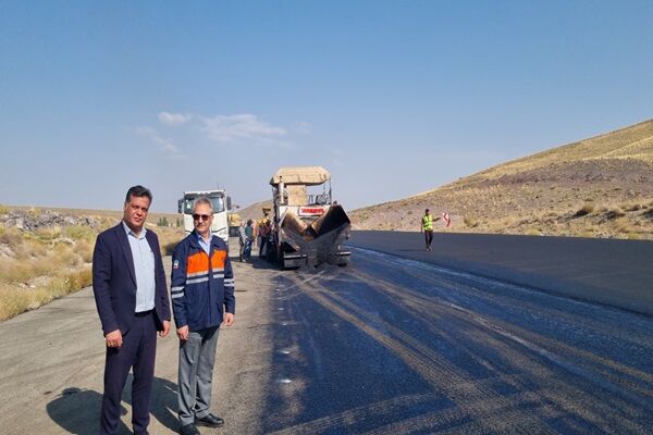 عملیات بهسازی و روکش آسفالت محور ساردوئیه ـ جیرفت شتاب می‌گیرد