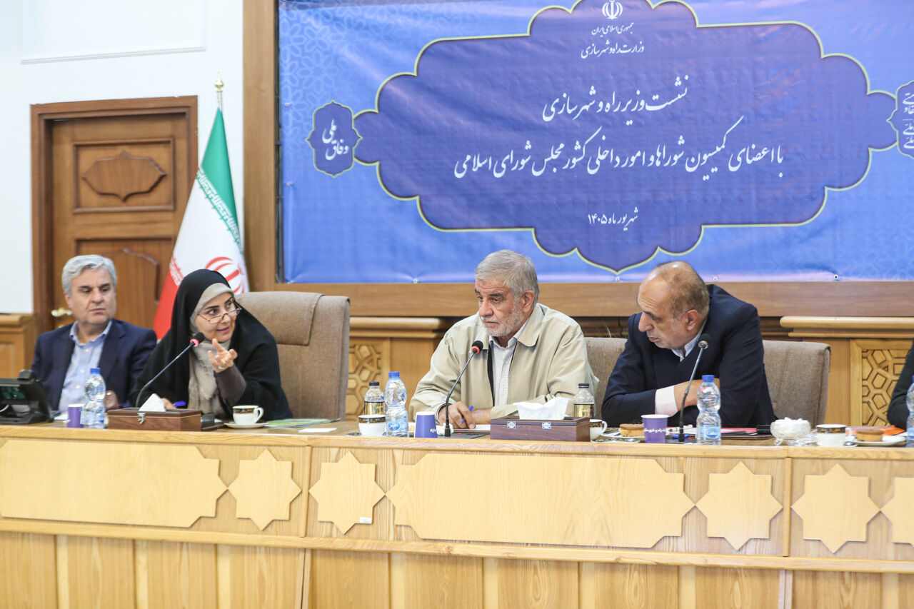 قدردانی رئیس کمیسیون شوراهای مجلس از عملکرد وزارت راه و شهرسازی در جنگ