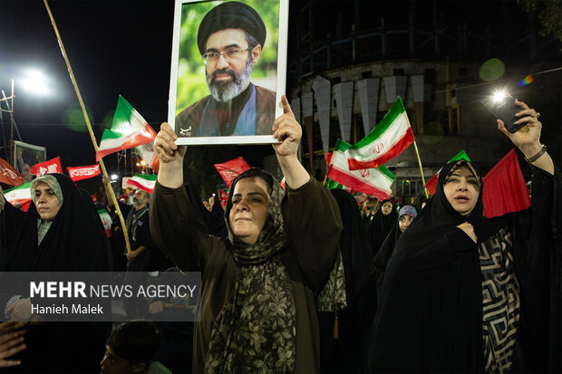مهدی رسولی: ملت ایران تارسیدن به قله آرمان های خود در صحنه حضور دارد