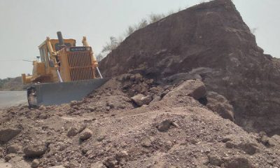 پاکسازی، شانه سازی و رفع نقاط کور محورهای مواصلاتی شهرستان رودان هرمزگان