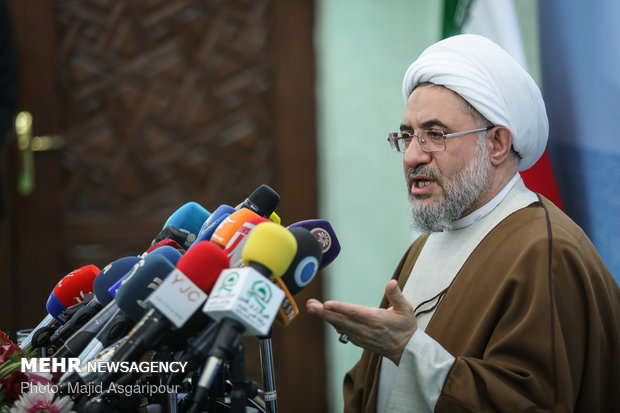 آیت‌الله اراکی: نمی‌توان از حمایت مظلومان گفت و در جشن ظالمان شرکت کرد