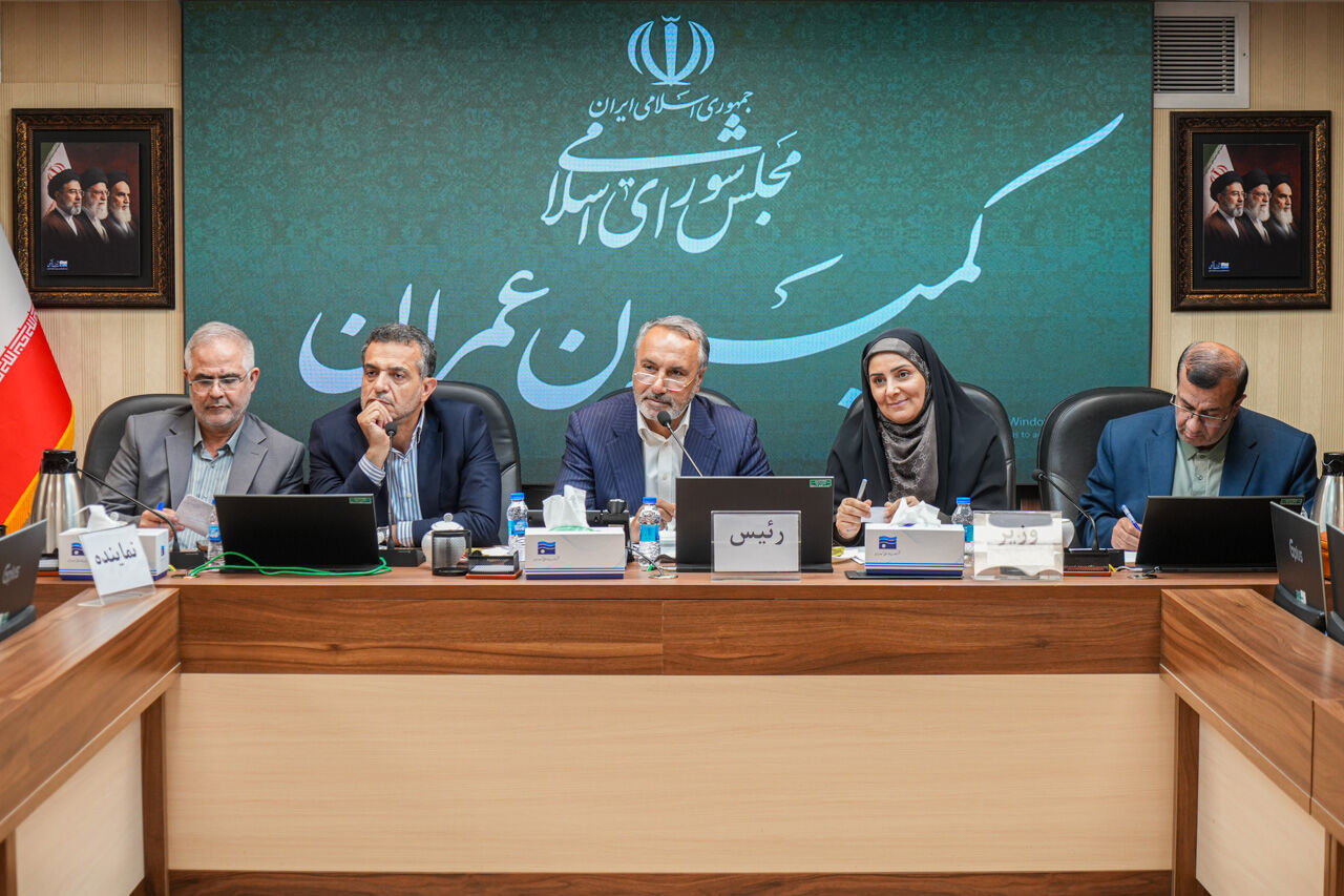 ببینید| بررسی مسائل حمل‌ و نقل در نشست وزیر راه و شهرسازی و کمیسیون عمران مجلس شورای اسلامی