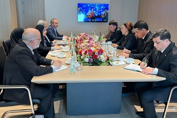 ببینید | دیدار وزیر راه و شهرسازی ایران با رئیس مجلس نمایندگان ترکمنستان
