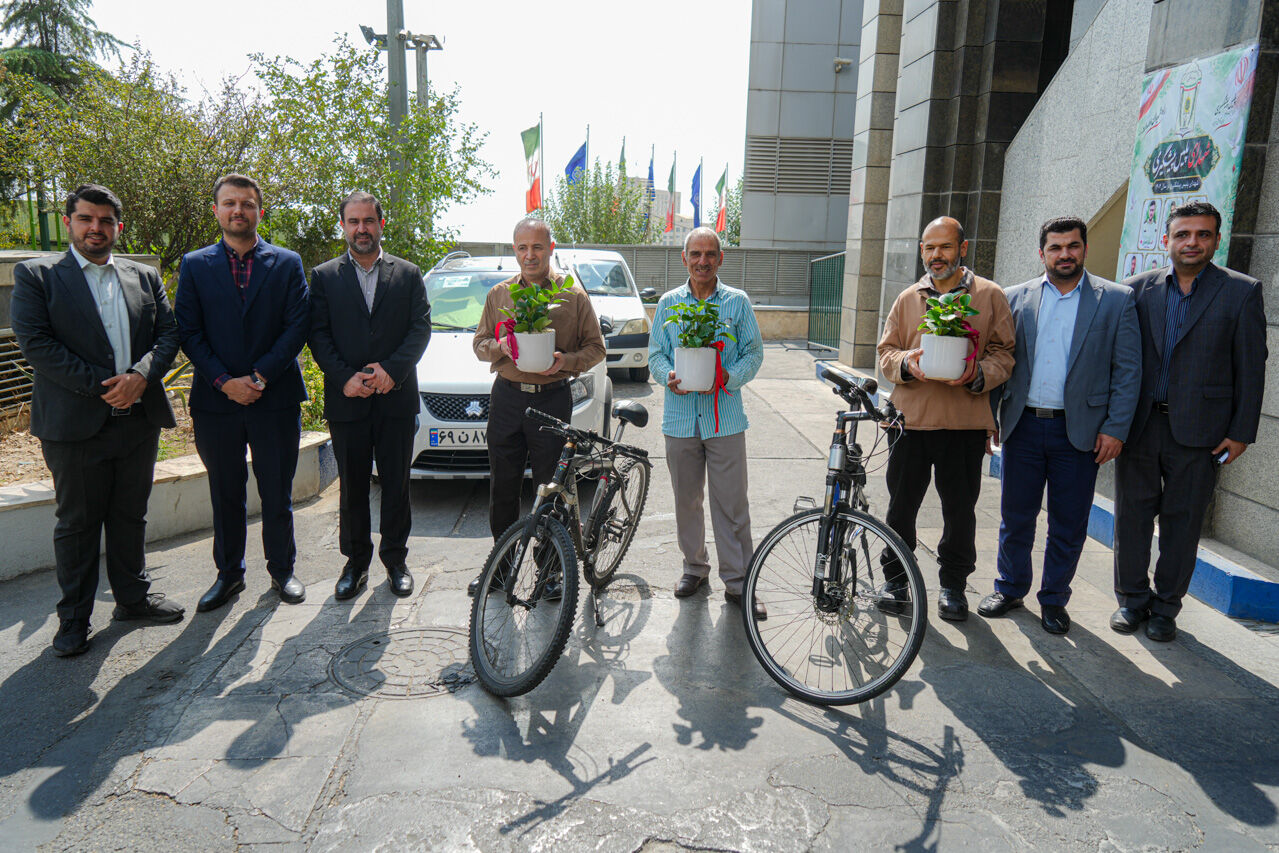 ببینید | قدردانی از کارکنان دوچرخه‌سوار وزارت راه و شهرسازی در راستای ترویج فرهنگ حمل‌ونقل پاک
