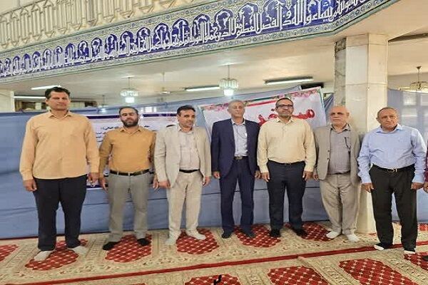 برگزاری میز خدمت و پاسخگویی به نمازگزاران در مصلی نماز جمعه دشت آزادگان