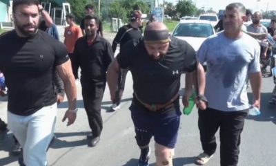حمل خودرو با سر و گردن؛ پهلوان جویباری ۲۲ کیلومتر رکورد زد