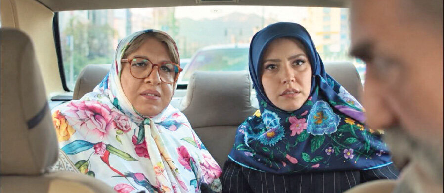 روزگار تلخی که لباس زنانه بر تن «رضا عطاران»‌ کردن، خوب می‌خنداند!/ از ۹۵ میلیارد فروش هفته سینمای ایران، ۶۸ میلیارد سهم «خانوم‌والده» شد