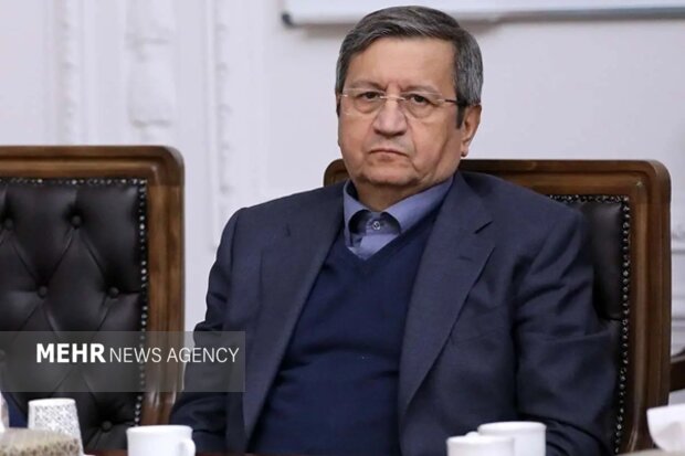 سیاست ۱۰ هزار دلاری زیر تیغ مجلس؛ مهار بازار یا تحریک تقاضا؟