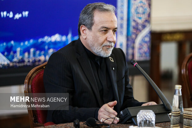 عراقچی: ایران آماده دیپلماسی است؛ پاسخ به گزینه نظامی، محکم‌تر است