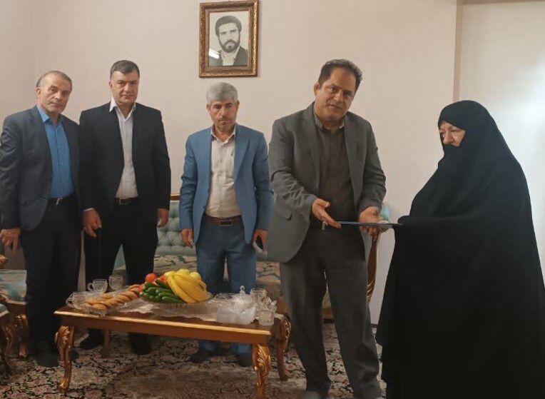 فرهنگ ایثار و شهادت باید به نسل‌های آینده منتقل شود