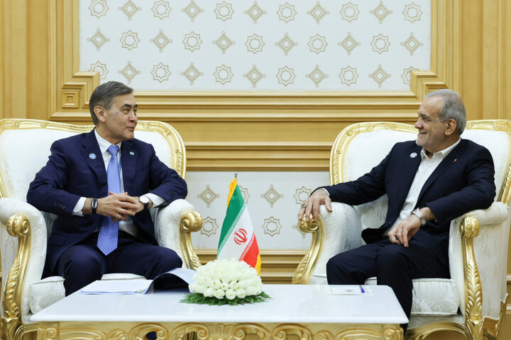 پزشکیان:اثرپذیری از آمریکا باعث از دست رفتن قدرت شانگهای وبریکس می شود